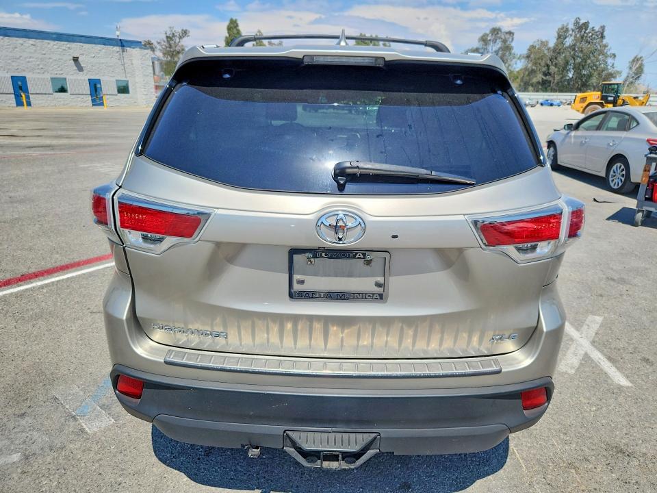 Photo 6 from auction – 2016 TOYOTA HIGHLANDER with VIN 5TDKKRFH6GS134605