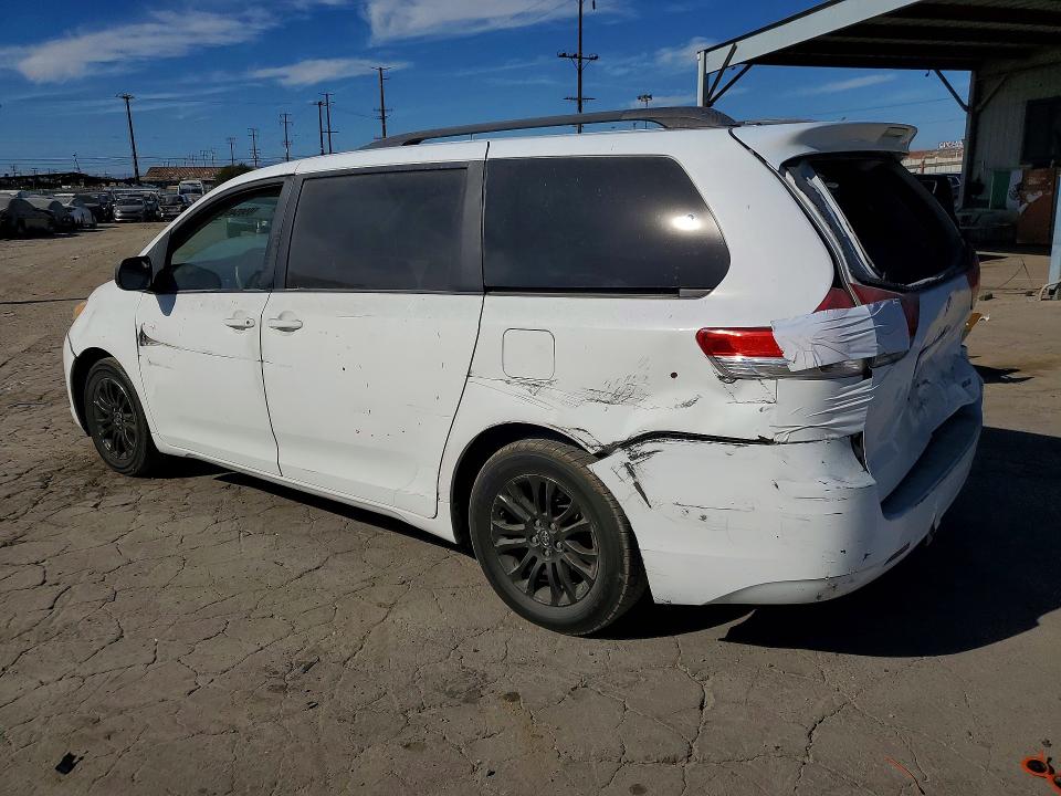 Photo 2 from auction – 2011 TOYOTA SIENNA with VIN 5TDYK3DC9BS038751