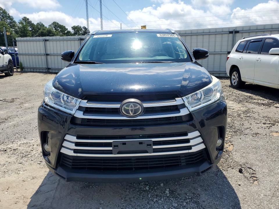 Photo 5 from auction – 2018 TOYOTA HIGHLANDER with VIN 5TDJZRFH7JS531609