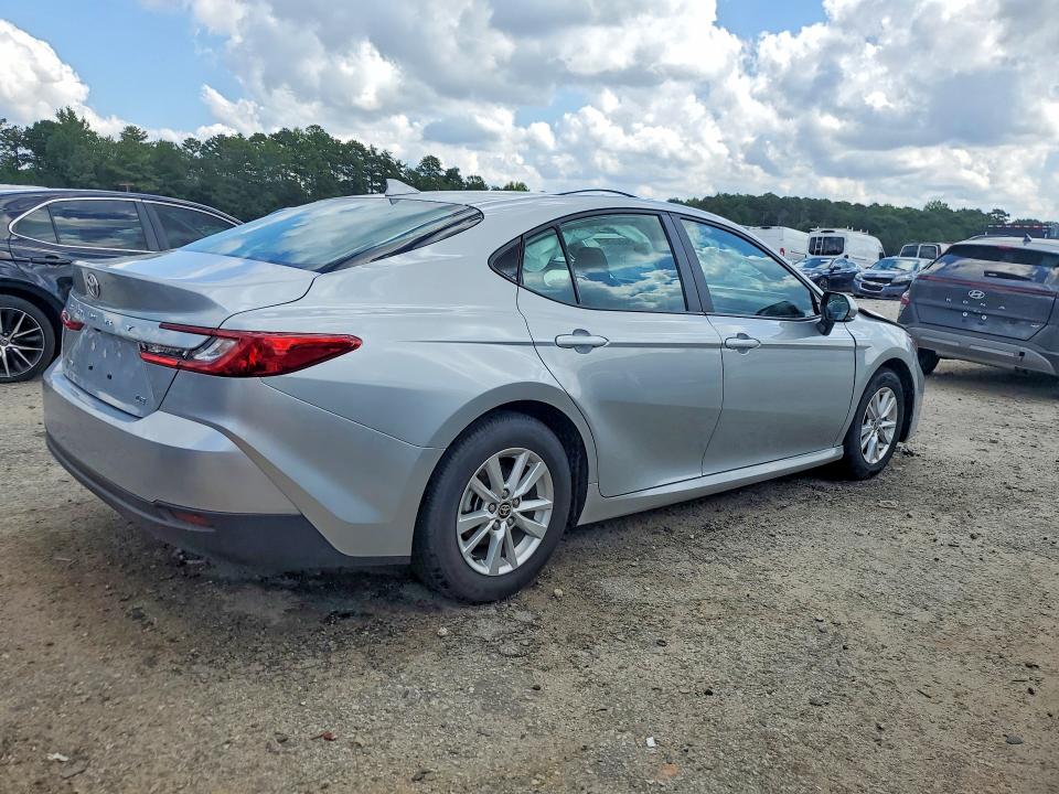 Снимка 3 от търг – 2025 TOYOTA CAMRY с VIN 4T1DAACK2SU165721