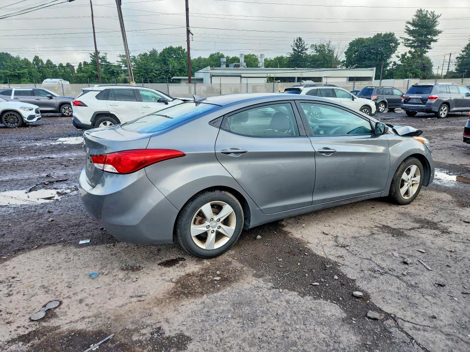 Photo 3 from auction – 2013 HYUNDAI ELANTRA with VIN 5NPDH4AE3DH205137