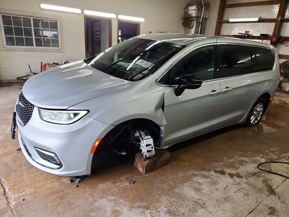 CHRYSLER PACIFICA 2026 with VIN 2C4RC1BG9TR209195 - Photo from auction