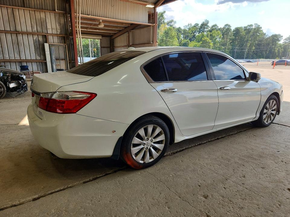 Photo 3 from auction – 2014 HONDA ACCORD with VIN 1HGCR2F89EA003817