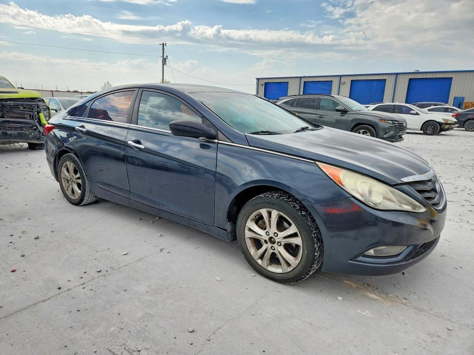 Photo 4 from auction – 2011 HYUNDAI SONATA with VIN 5NPEC4AC1BH081352