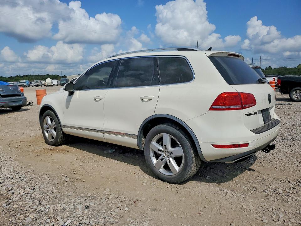 Photo 2 from auction – 2011 VOLKSWAGEN TOUAREG with VIN WVGFF9BP4BD005832