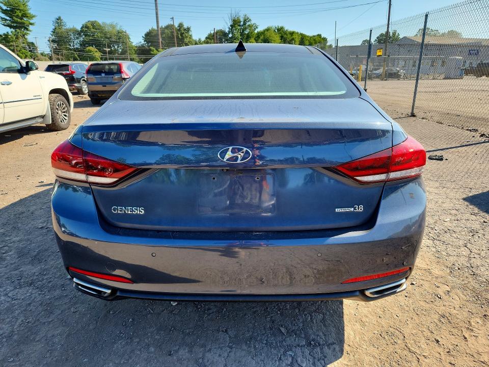 Photo 6 from auction – 2016 HYUNDAI GENESIS with VIN KMHGN4JE4GU108461
