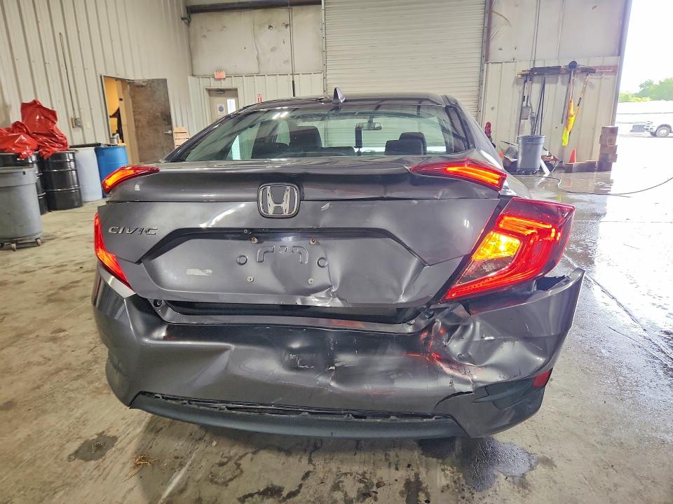 Photo 6 from auction – 2018 HONDA CIVIC with VIN 19XFC2F75JE207381