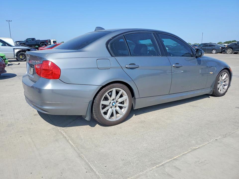 Photo 3 from auction – 2010 BMW 328 with VIN WBAPH7G51ANM52753