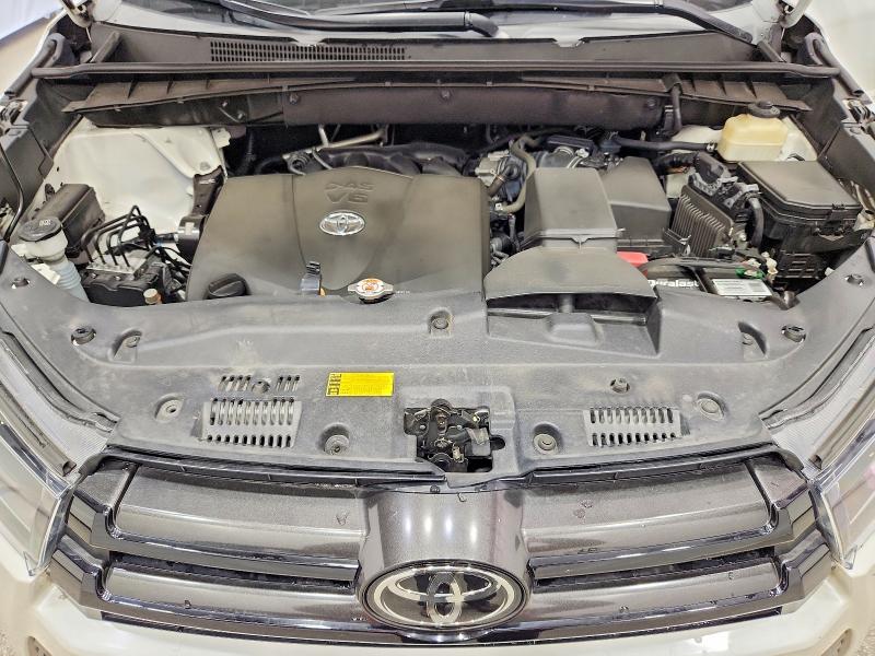 Photo 12 from auction – 2017 TOYOTA HIGHLANDER with VIN 5TDJZRFH1HS467349