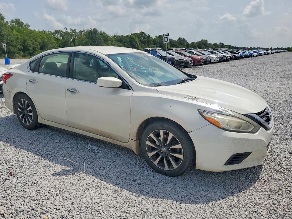 Photo 4 from auction – 2017 NISSAN ALTIMA with VIN 1N4AL3AP1HN306976