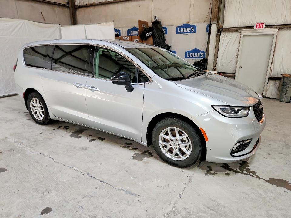 Photo 4 from auction – 2024 CHRYSLER PACIFICA with VIN 2C4RC1BG2RR148121