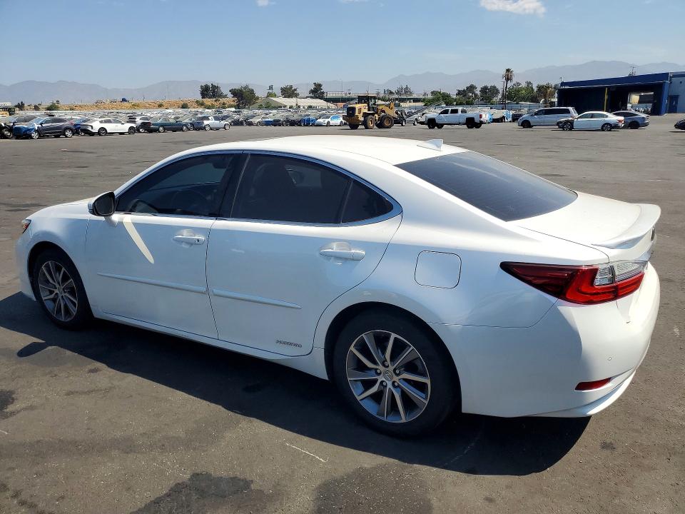 Photo 2 from auction – 2018 LEXUS ES with VIN JTHBW1GG8J2193809