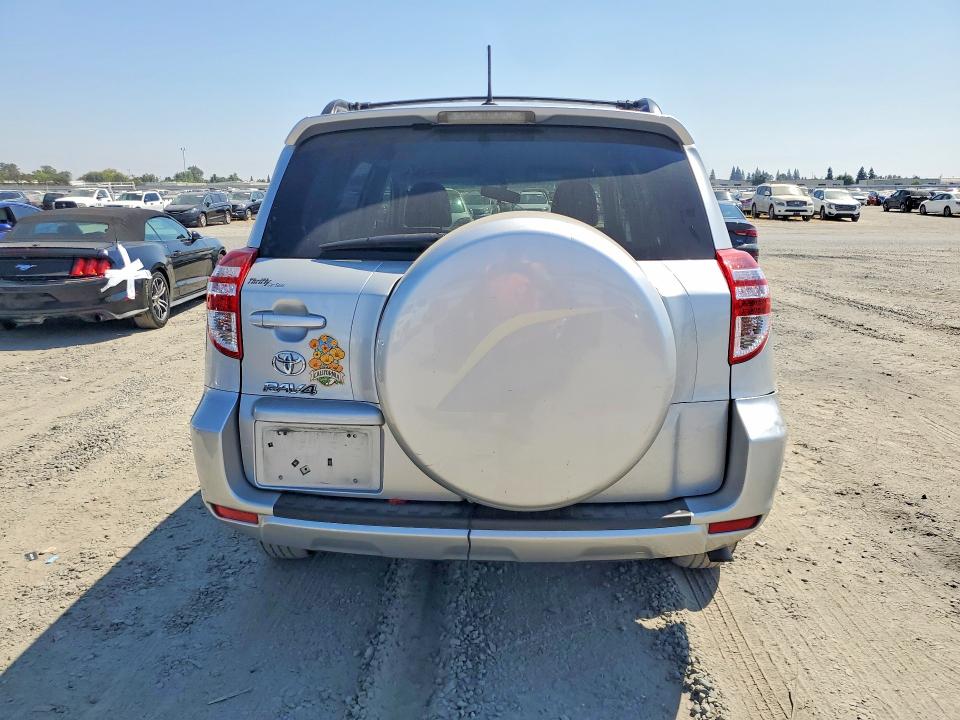 Photo 6 from auction – 2011 TOYOTA RAV4 with VIN JTMZF4DV0B5039440