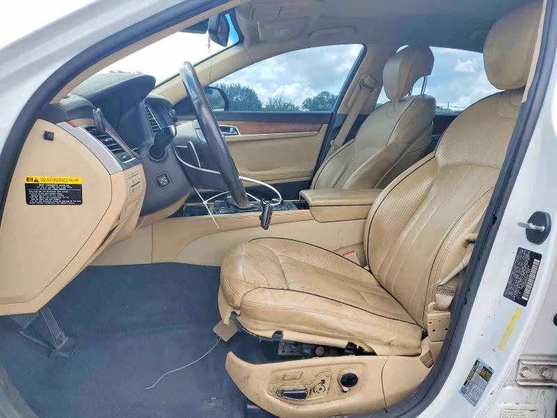 Photo 7 from auction – 2015 HYUNDAI GENESIS with VIN KMHGN4JE2FU069223