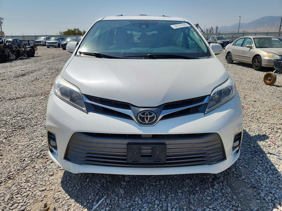 Photo 5 from auction – 2018 TOYOTA SIENNA with VIN 5TDDZ3DC1JS191939