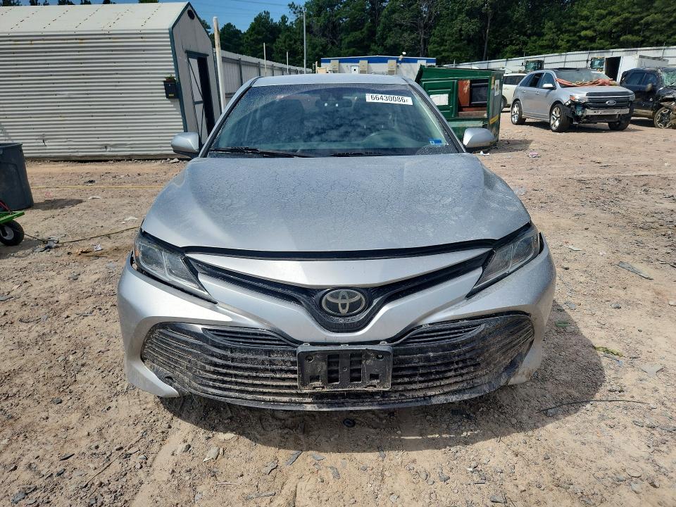 Photo 5 from auction – 2018 TOYOTA CAMRY with VIN 4T1B11HK1JU514432