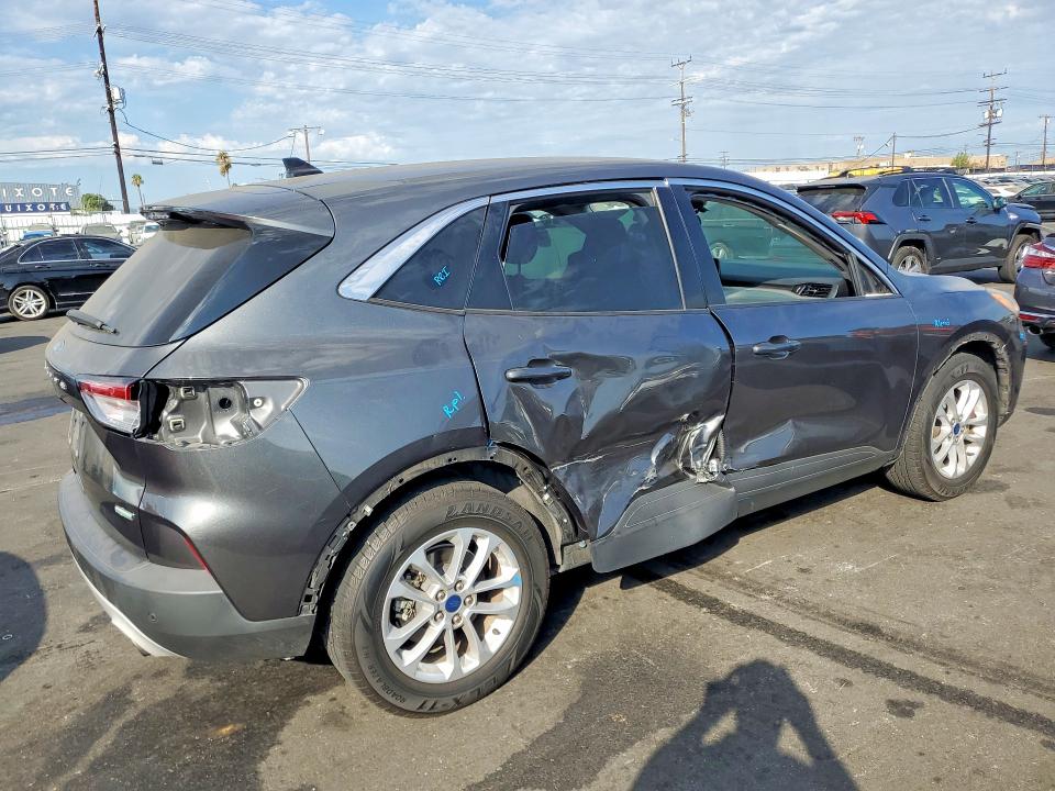 Photo 3 from auction – 2020 FORD ESCAPE with VIN 1FMCU0G6XLUA14010