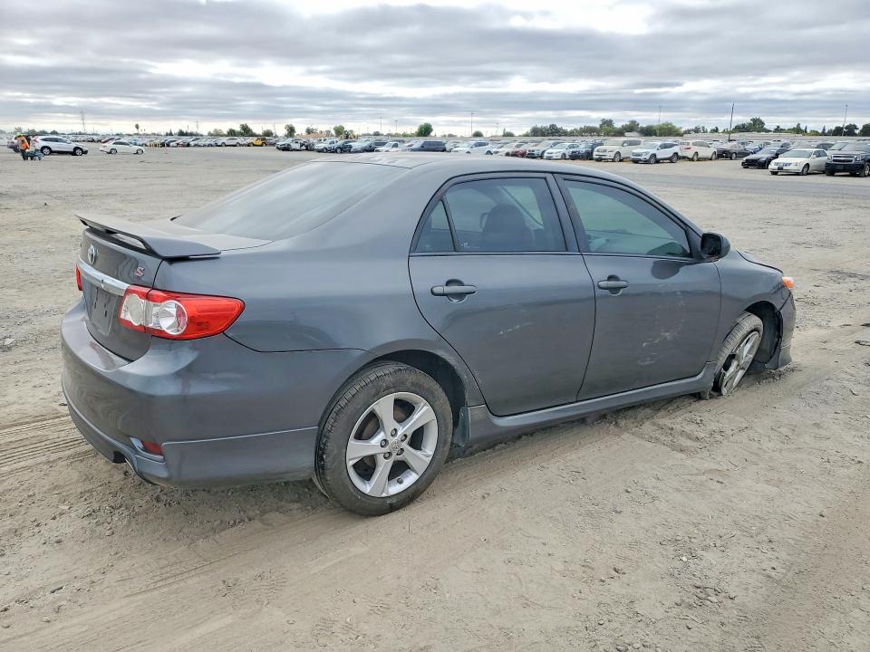 Photo 3 from auction – 2013 TOYOTA COROLLA with VIN 2T1BU4EEXDC978574
