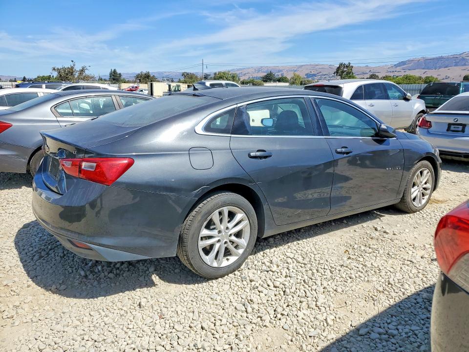 Photo 3 from auction – 2017 CHEVROLET MALIBU with VIN 1G1ZE5ST8HF275095