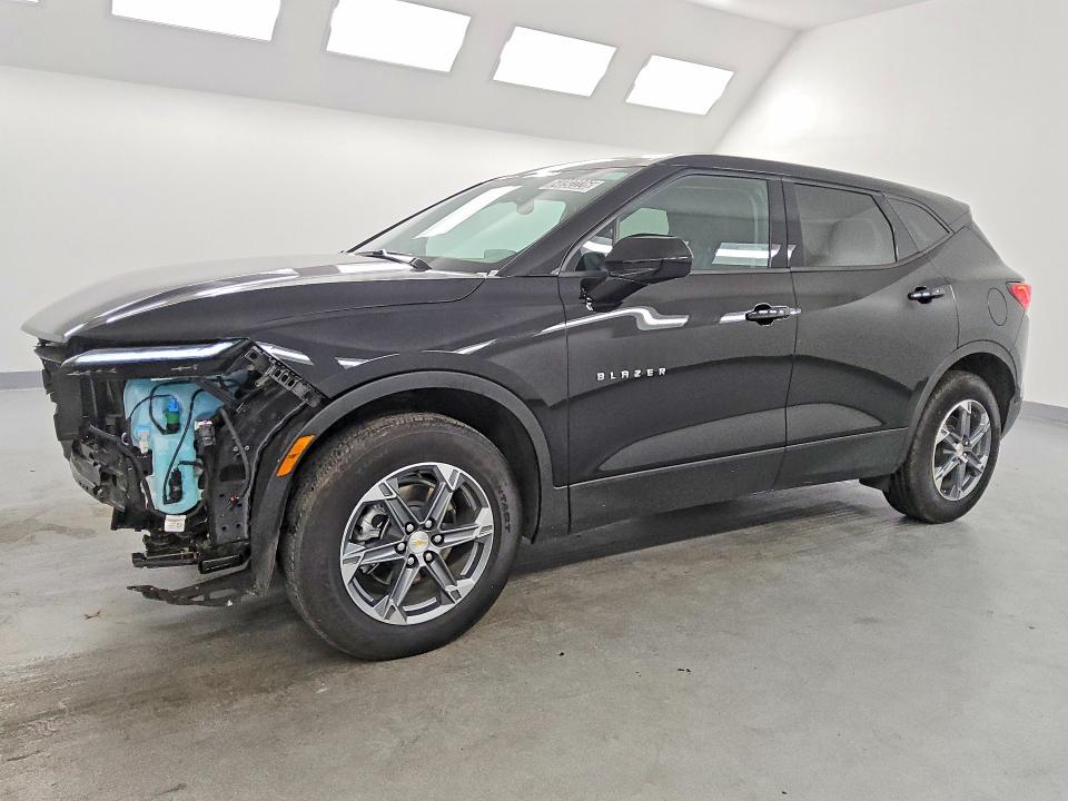 CHEVROLET BLAZER 2026 with VIN 3GNKBCR45TS142763 - Photo from auction