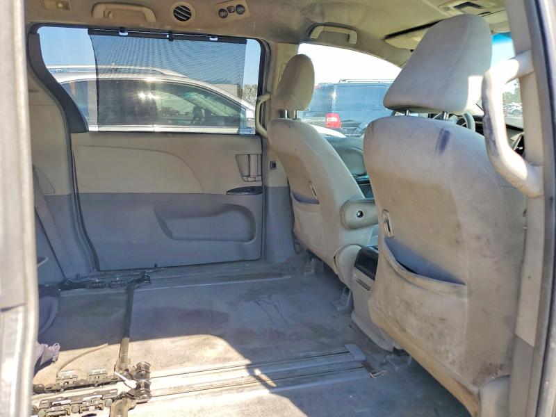 Photo 11 from auction – 2011 TOYOTA SIENNA with VIN 5TDKK3DC6BS042357