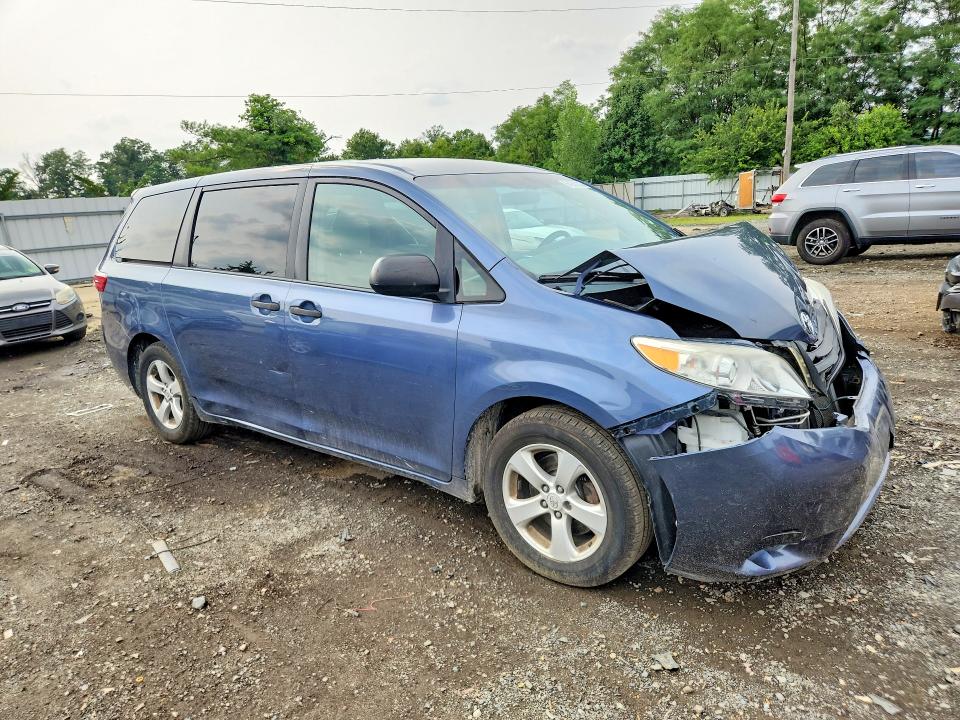 Photo 4 from auction – 2015 TOYOTA SIENNA with VIN 5TDZK3DC2FS528684