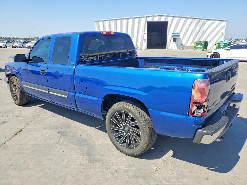 Photo 2 from auction – 2003 CHEVROLET SILVERADO with VIN 2GCEC19V831120400