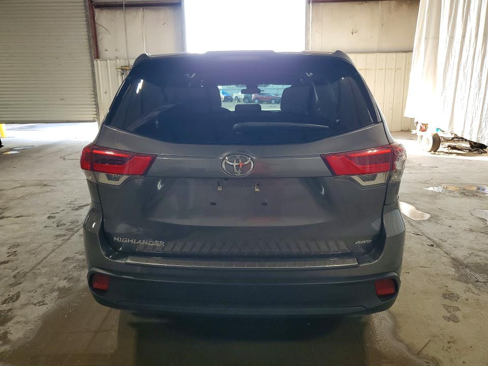 Photo 6 from auction – 2018 TOYOTA HIGHLANDER with VIN 5TDBZRFHXJS861233