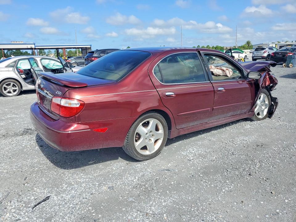 Foto 3 de la subasta – 2001 INFINITI I30 con VIN JNKCA31A41T012427