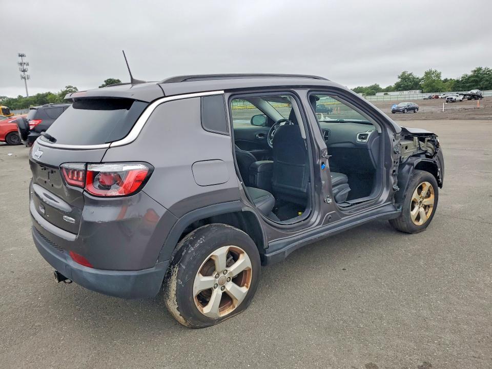 Photo 3 from auction – 2019 JEEP COMPASS with VIN 3C4NJDBB8KT650676