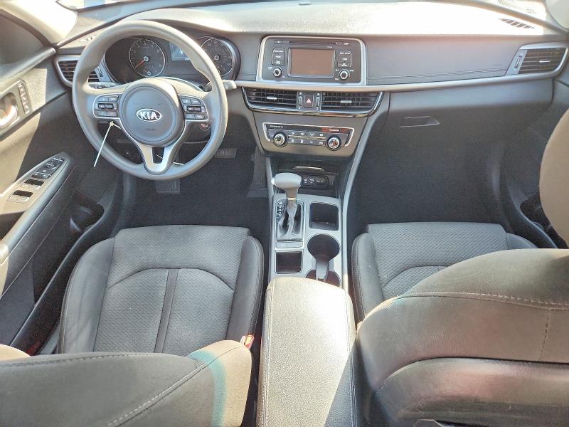Photo 8 from auction – 2017 KIA OPTIMA with VIN 5XXGT4L31HG135968