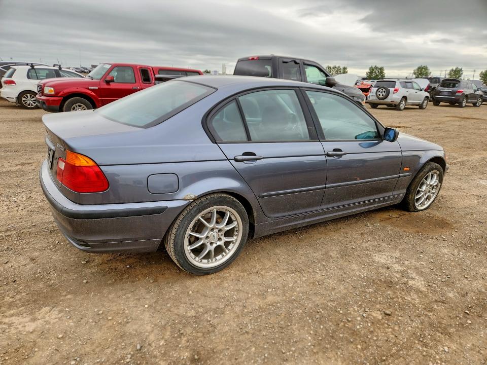 Photo 3 from auction – 2001 BMW 325 with VIN WBAAV334X1FU92182