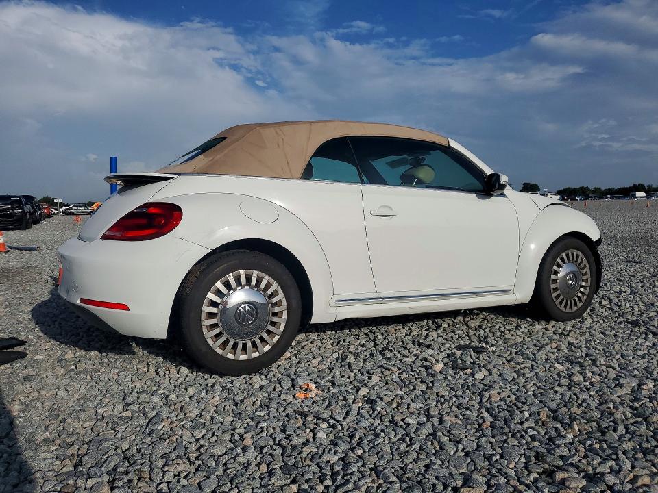 Photo 3 from auction – 2015 VOLKSWAGEN BEETLE with VIN 3VW517AT4FM809198