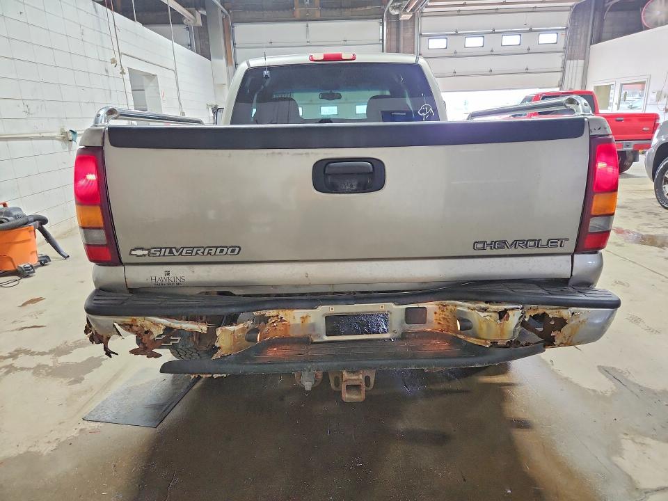 Photo 6 from auction – 2000 CHEVROLET SILVERADO with VIN 1GCEK19TXYE378263