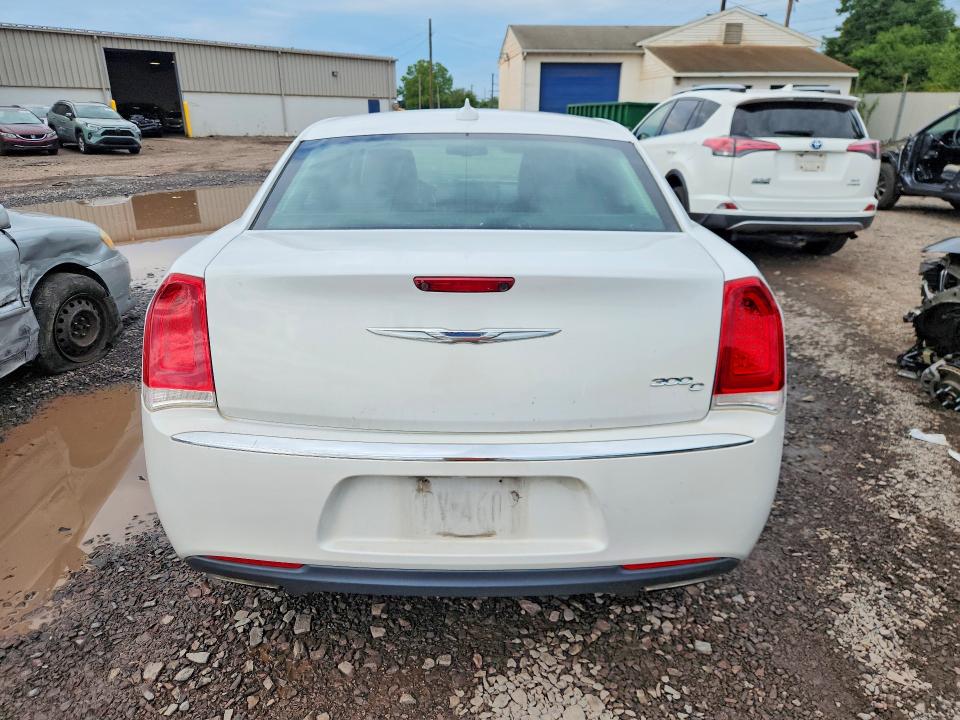 Photo 6 from auction – 2016 CHRYSLER 300C with VIN 2C3CCAEGXGH216772