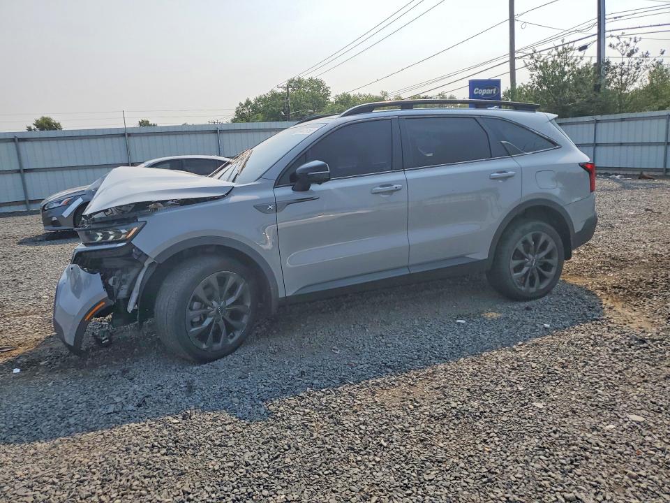 KIA SORENTO 2022 مع رقم تعريف المركبة 5XYRKDLF2NG090911 - صورة من المزاد