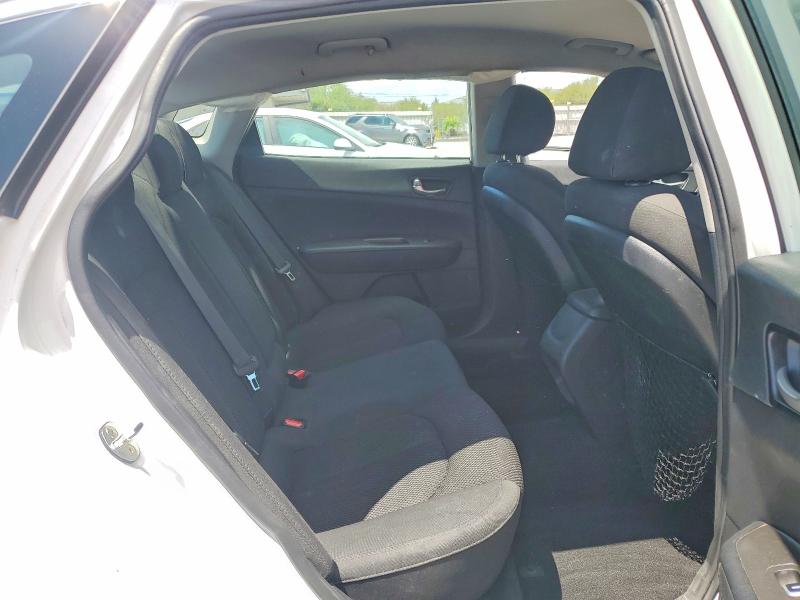 Photo 10 from auction – 2019 KIA OPTIMA with VIN 5XXGT4L38KG377583