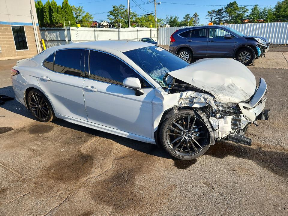 Photo 4 from auction – 2022 TOYOTA CAMRY with VIN 4T1K61BK5NU055311