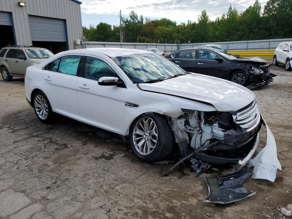 Photo 4 from auction – 2017 FORD TAURUS with VIN 1FAHP2F8XHG104060