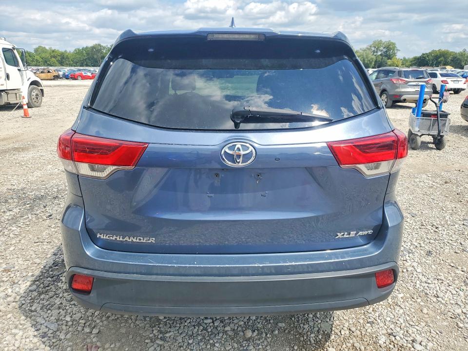 Photo 6 from auction – 2018 TOYOTA HIGHLANDER with VIN 5TDJZRFH5JS819080
