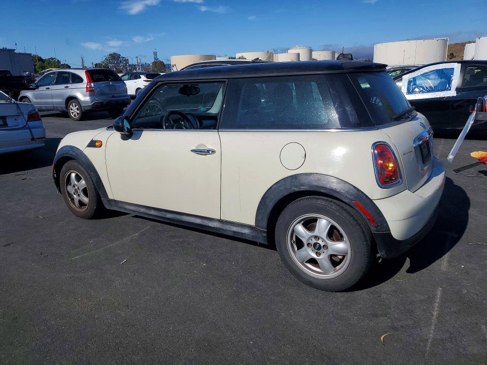 Photo 2 from auction – 2009 MINI COOPER with VIN WMWMF33539TW70675