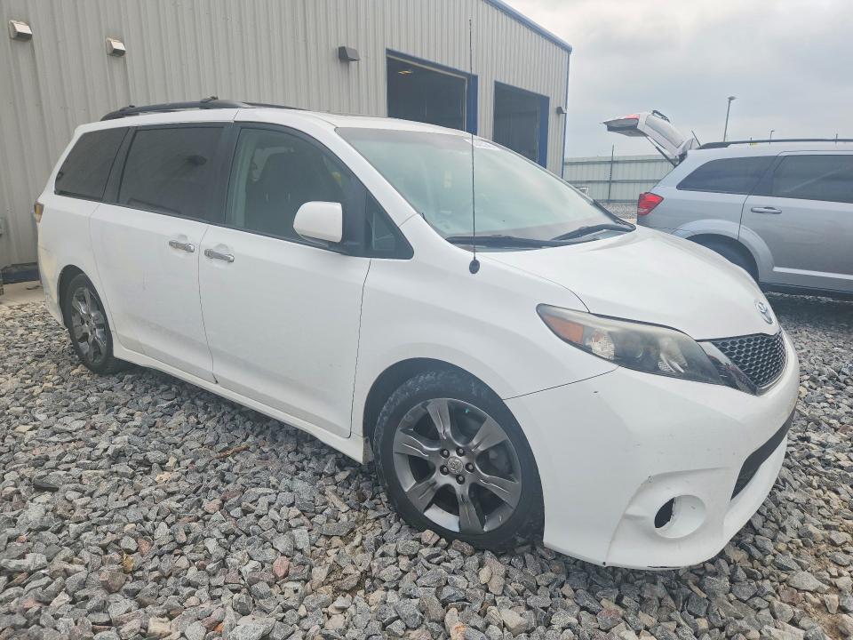 Photo 4 from auction – 2014 TOYOTA SIENNA with VIN 5TDXK3DC3ES512726