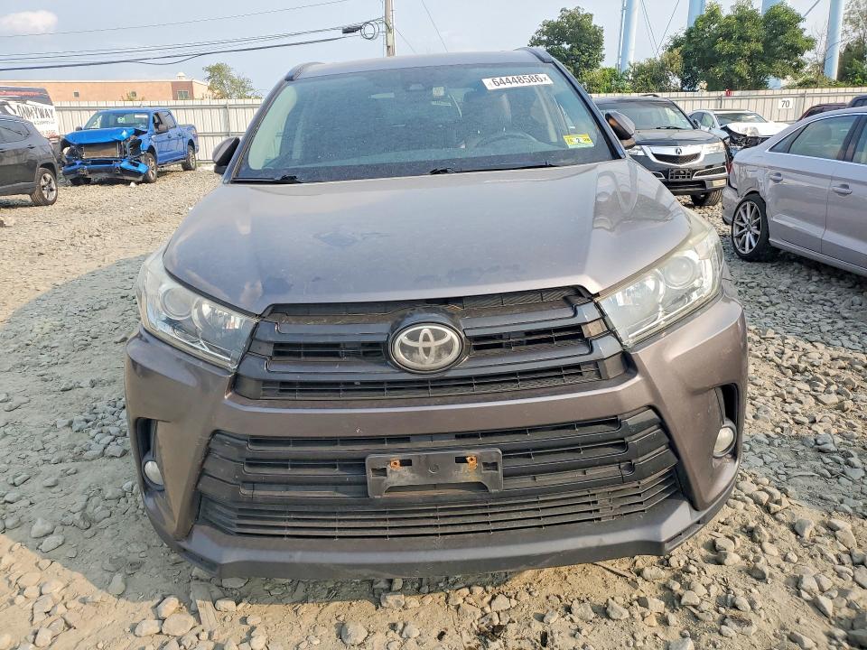 Фото 5 с аукциона – 2017 TOYOTA HIGHLANDER с VIN 5TDJZRFH5HS375516