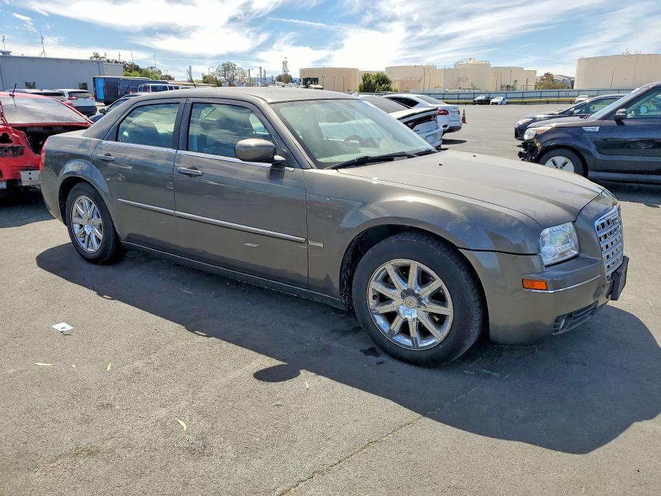 Photo 4 from auction – 2008 CHRYSLER 300 with VIN 2C3LA53GX8H165422