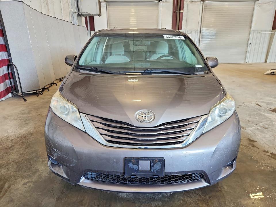 Photo 5 from auction – 2017 TOYOTA SIENNA with VIN 5TDKZ3DC5HS815193