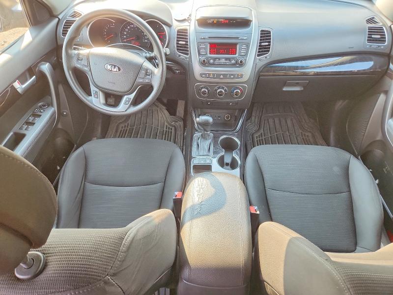 Photo 8 from auction – 2015 KIA SORENTO with VIN 5XYKTCA61FG645621