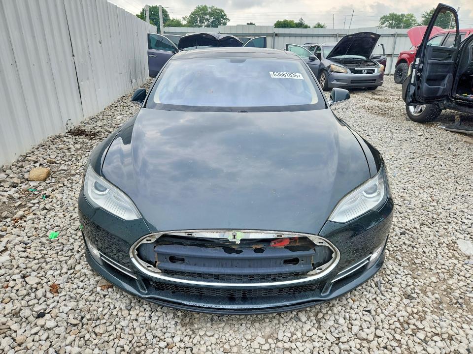 Photo 5 from auction – 2013 TESLA MODEL S with VIN 5YJSA1CN2DFP05490
