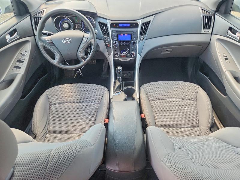Photo 8 from auction – 2012 HYUNDAI SONATA with VIN 5NPEB4AC3CH341576