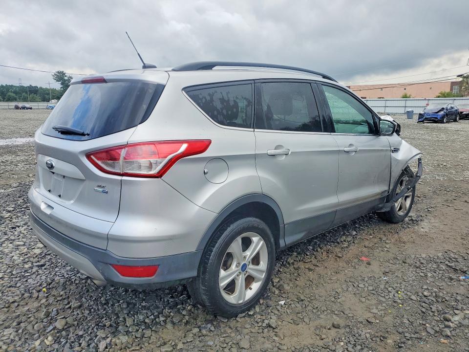 Photo 3 from auction – 2016 FORD ESCAPE with VIN 1FMCU9GX7GUC03734