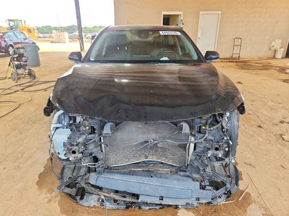 Photo 5 from auction – 2022 TOYOTA CAMRY with VIN 4T1T11AK6NU698920